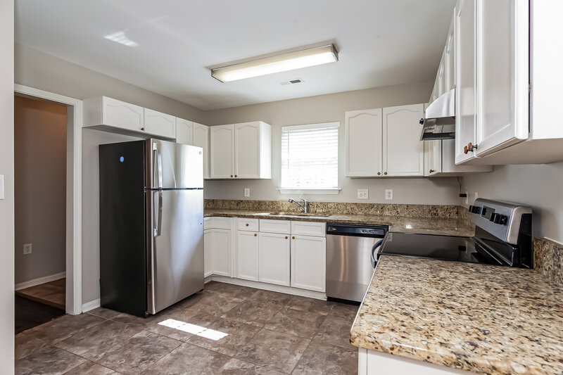 1,790/Mo, 1315 Braveheart Ln Charlotte, NC 28216 Kitchen View 2