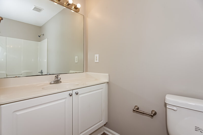 1,790/Mo, 1315 Braveheart Ln Charlotte, NC 28216 Main Bathroom View