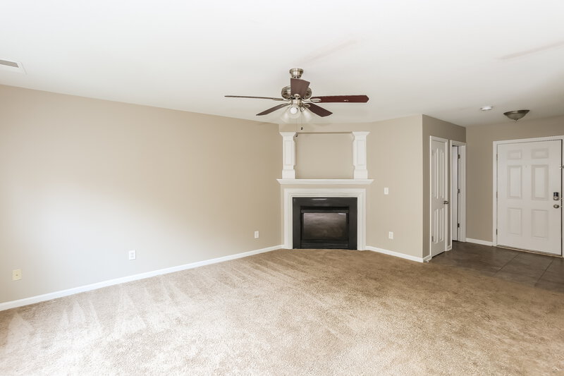 1,800/Mo, 6728 Commack Dr Charlotte, NC 28216 Living Room View