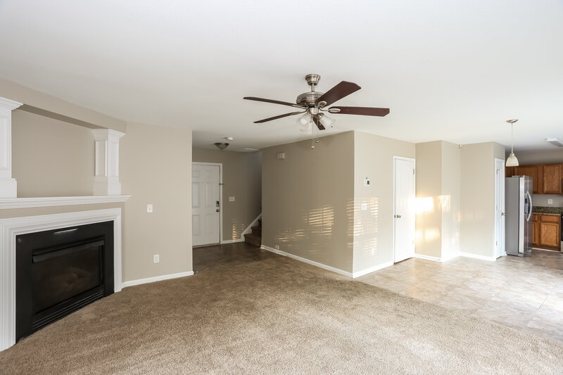 1,800/Mo, 6728 Commack Dr Charlotte, NC 28216 Living Room View 2