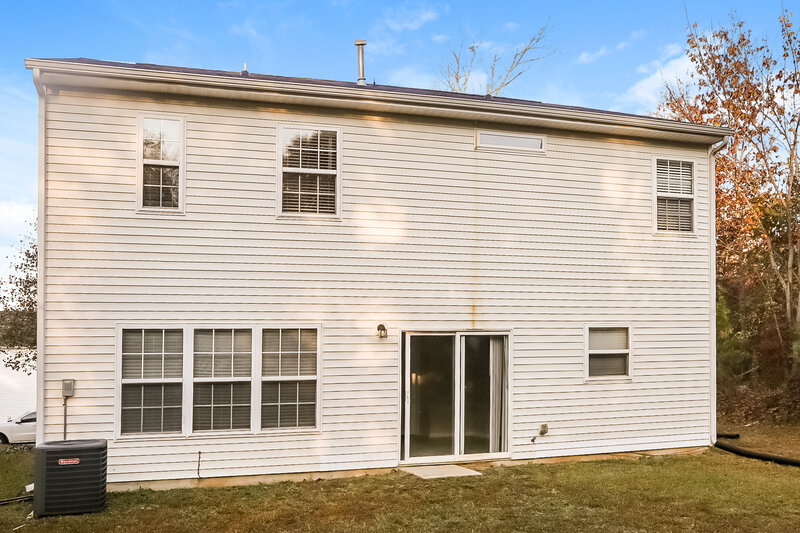 1,800/Mo, 6728 Commack Dr Charlotte, NC 28216 Rear View 2