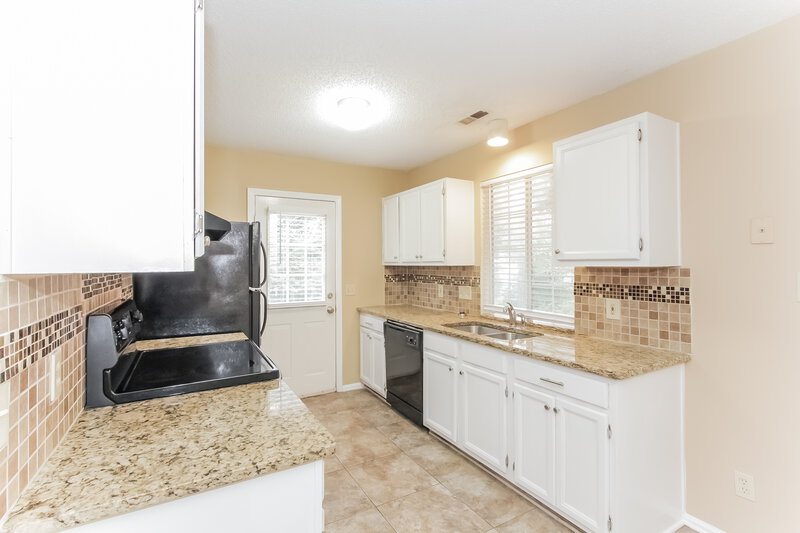 2,000/Mo, 8307 Houndstooth Dr Charlotte, NC 28227 Kitchen View