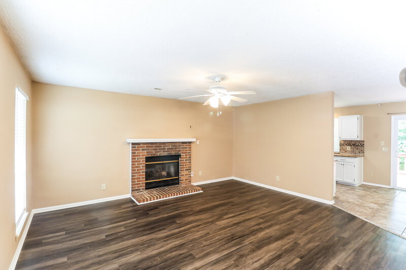 1,955/Mo, 8307 Houndstooth Dr Charlotte, NC 28227 Living Room View 2
