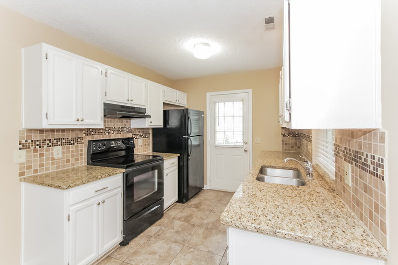 2,000/Mo, 8307 Houndstooth Dr Charlotte, NC 28227 Kitchen View 2