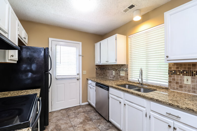 1,955/Mo, 8307 Houndstooth Dr Charlotte, NC 28227 Kitchen View