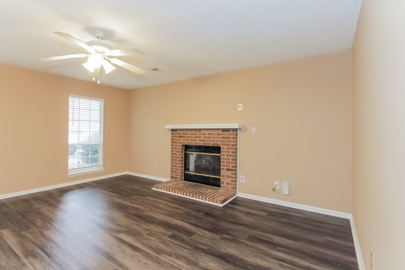 2,000/Mo, 8307 Houndstooth Dr Charlotte, NC 28227 Living Room View