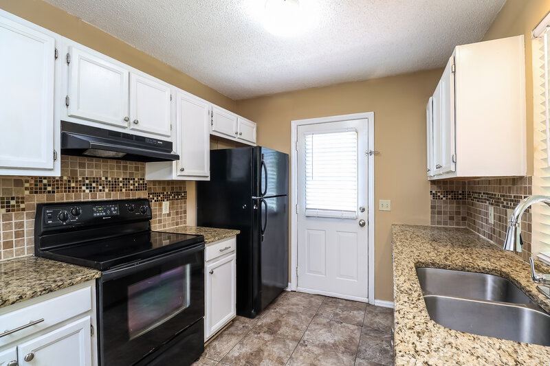 1,955/Mo, 8307 Houndstooth Dr Charlotte, NC 28227 Kitchen View 2