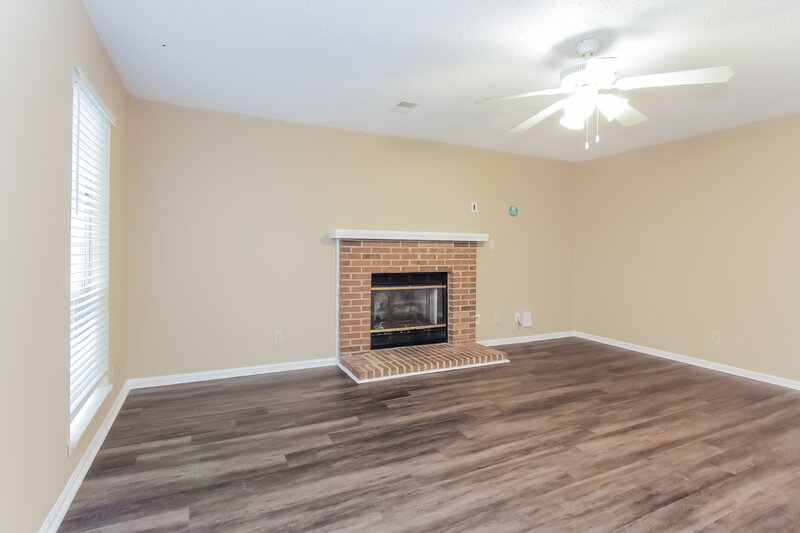 2,000/Mo, 8307 Houndstooth Dr Charlotte, NC 28227 Living Room View 2