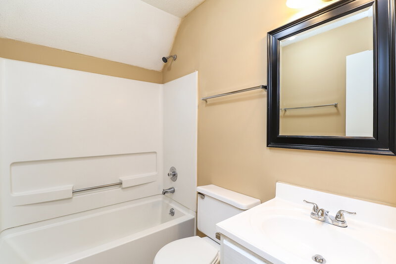 1,955/Mo, 8307 Houndstooth Dr Charlotte, NC 28227 Bathroom View