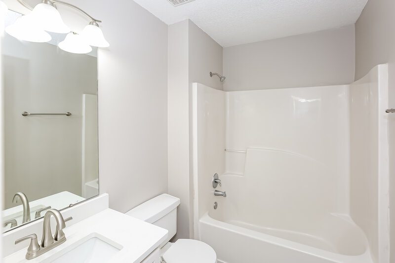 1,725/Mo, 7836 Pelican Ct Charlotte, NC 28227 Main Bathroom View