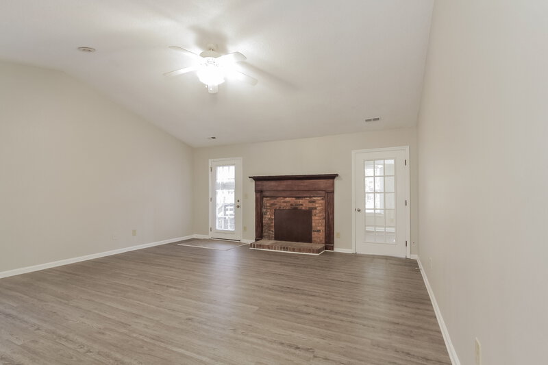 1,705/Mo, 6201 Rockshire Dr Charlotte, NC 28227 Living Room View 2