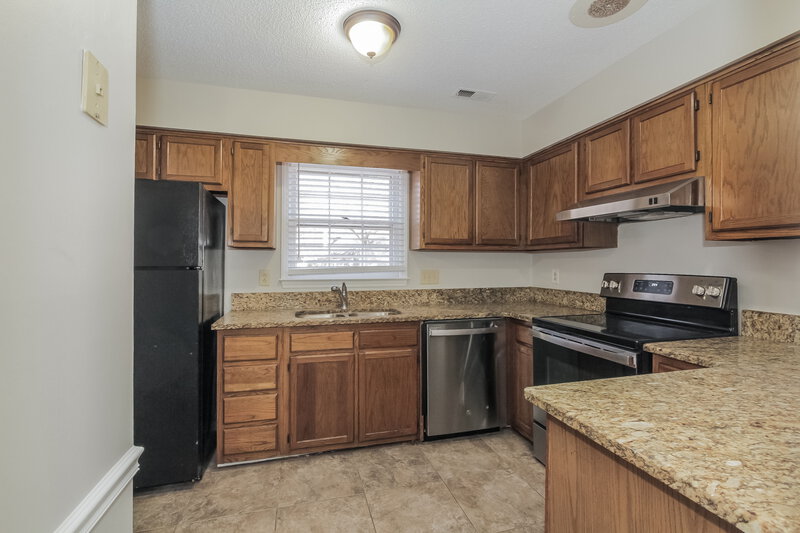 1,705/Mo, 6201 Rockshire Dr Charlotte, NC 28227 Kitchen View 2