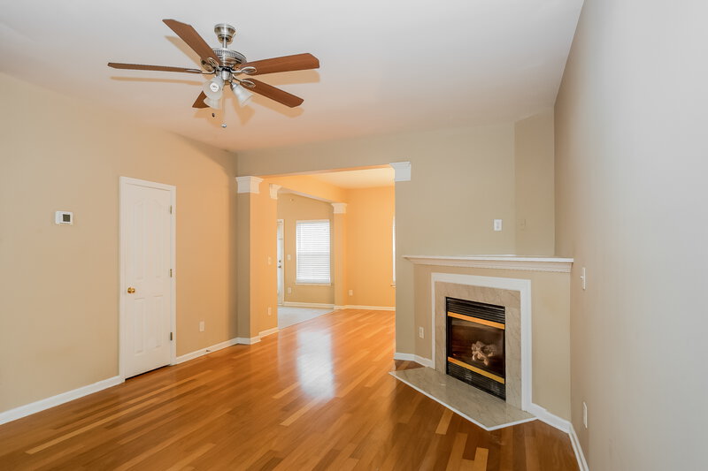 2,105/Mo, 1530 Ladora Dr Charlotte, NC 28262 Living Room View 2