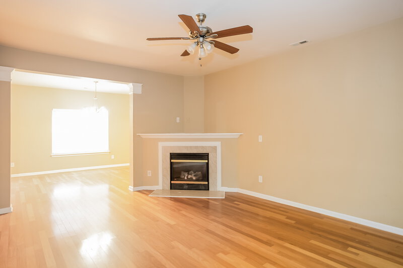 2,105/Mo, 1530 Ladora Dr Charlotte, NC 28262 Living Room View 3