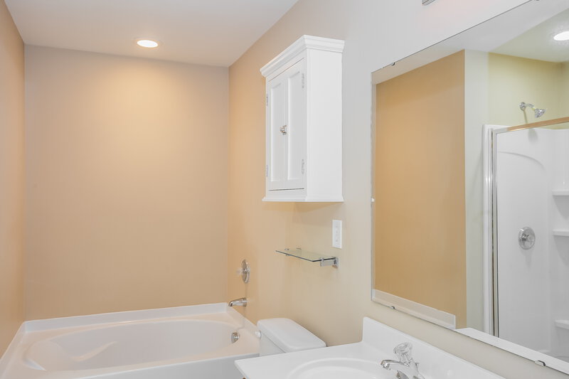 2,105/Mo, 1530 Ladora Dr Charlotte, NC 28262 Bathroom View
