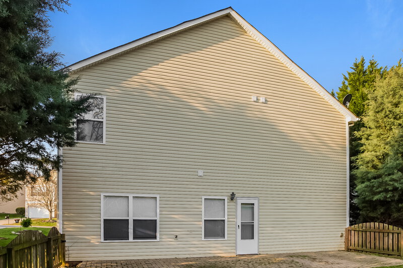 2,105/Mo, 1530 Ladora Dr Charlotte, NC 28262 Rear View 2