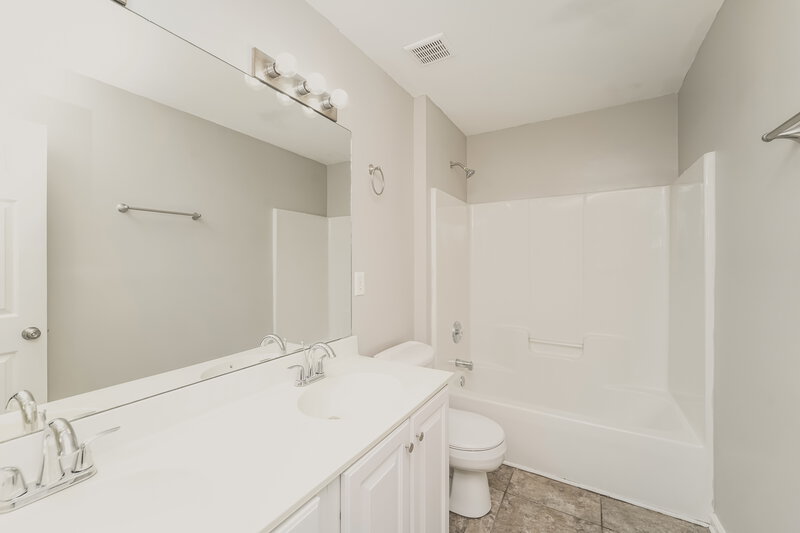 2,705/Mo, 3826 Green Pasture Rd Charlotte, NC 28269 Bathroom View