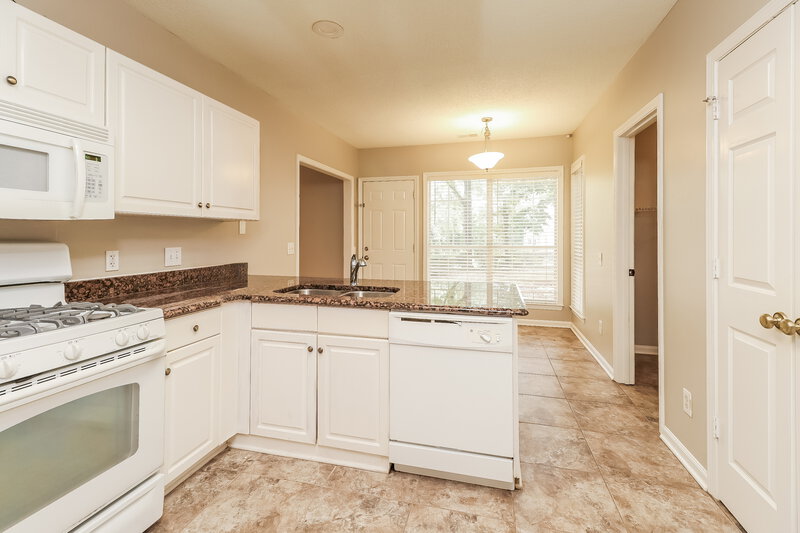 2,350/Mo, 6020 Skyline Dr Charlotte, NC 28269 Kitchen View 2