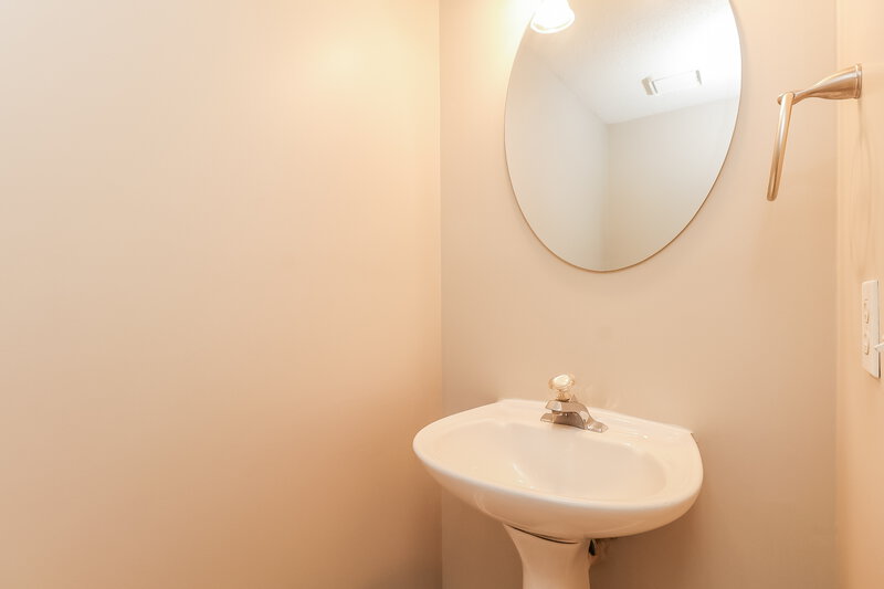 2,350/Mo, 6020 Skyline Dr Charlotte, NC 28269 Bathroom View 2