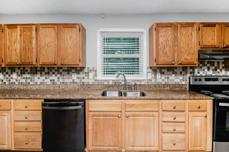2,500/Mo, 3801 Davis Ln Charlotte, NC 28269 Kitchen View