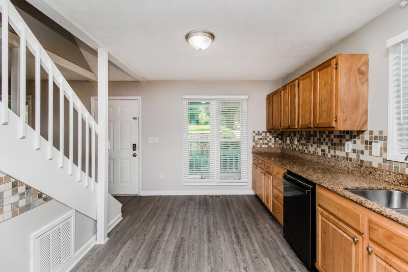 2,500/Mo, 3801 Davis Ln Charlotte, NC 28269 Kitchen View 3