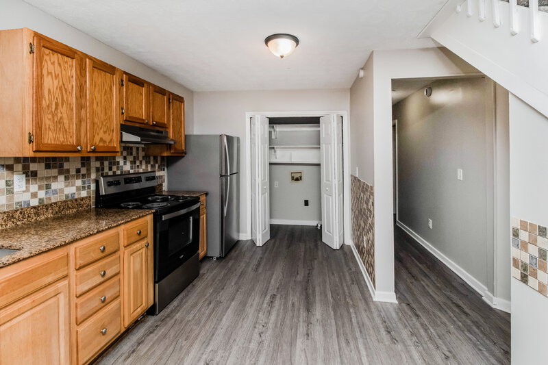 2,500/Mo, 3801 Davis Ln Charlotte, NC 28269 Kitchen View 4