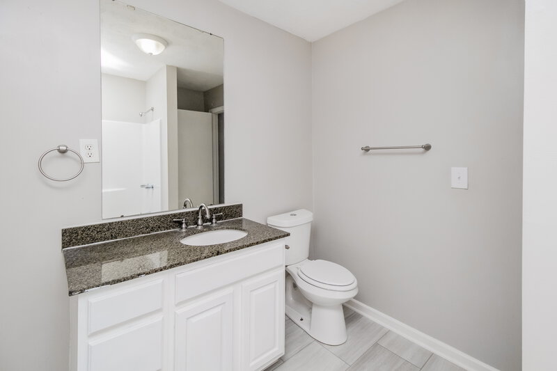 2,500/Mo, 3801 Davis Ln Charlotte, NC 28269 Bathroom View