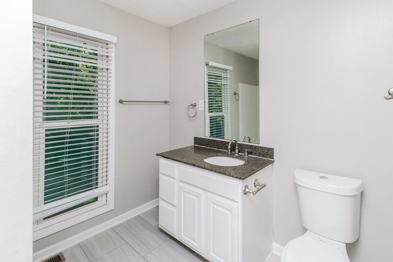 2,500/Mo, 3801 Davis Ln Charlotte, NC 28269 Bathroom View 2