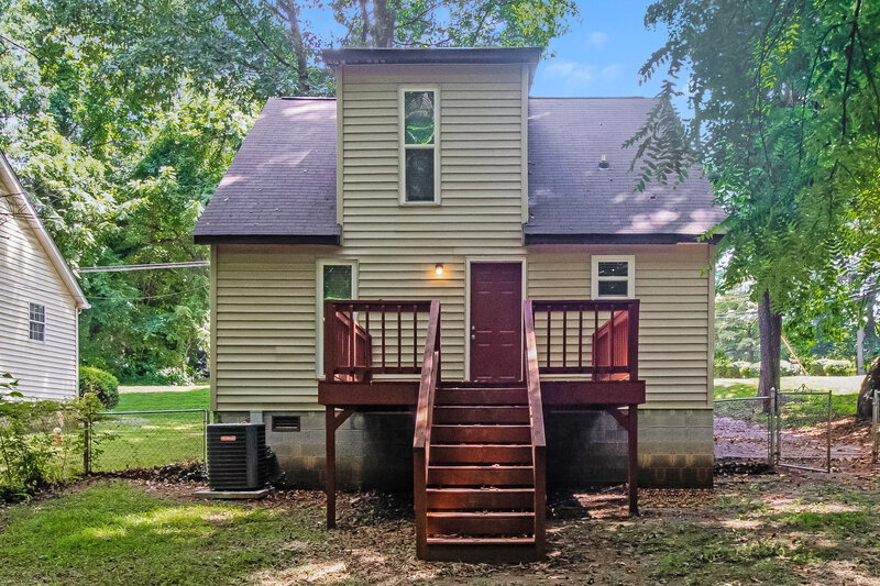 2,500/Mo, 3801 Davis Ln Charlotte, NC 28269 Rear View