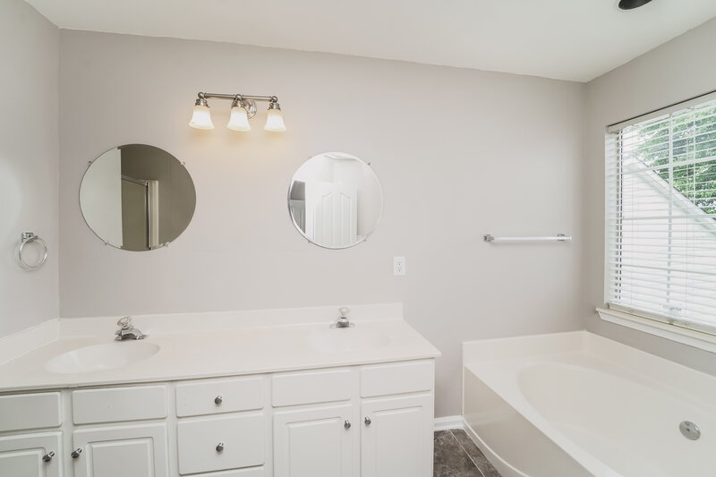 1,920/Mo, 8417 Redstone View Dr Charlotte, NC 28269 Main Bathroom View