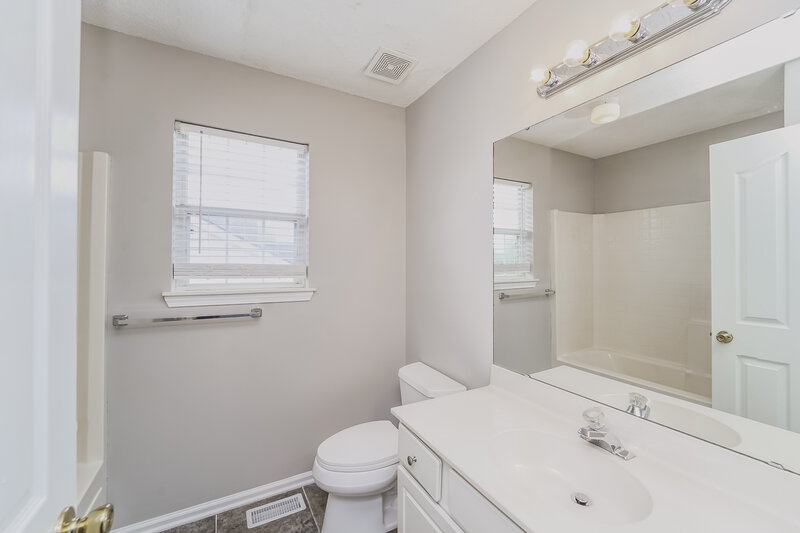 1,920/Mo, 8417 Redstone View Dr Charlotte, NC 28269 Bathroom View