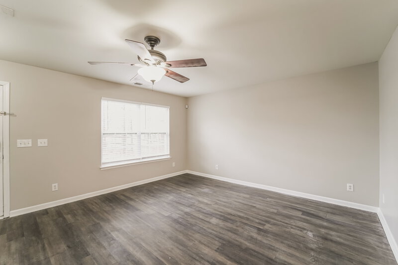 1,775/Mo, 7511 Eben Dr Charlotte, NC 28269 Living Room View 2