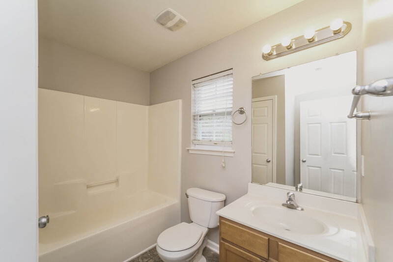 1,775/Mo, 7511 Eben Dr Charlotte, NC 28269 Bathroom View