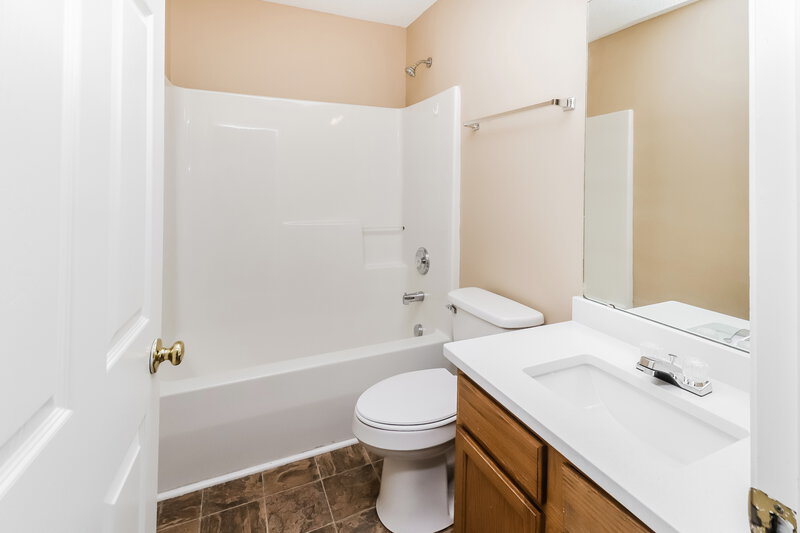 1,995/Mo, 3005 Hunters Creek Ct Charlotte, NC 28269 Bathroom View