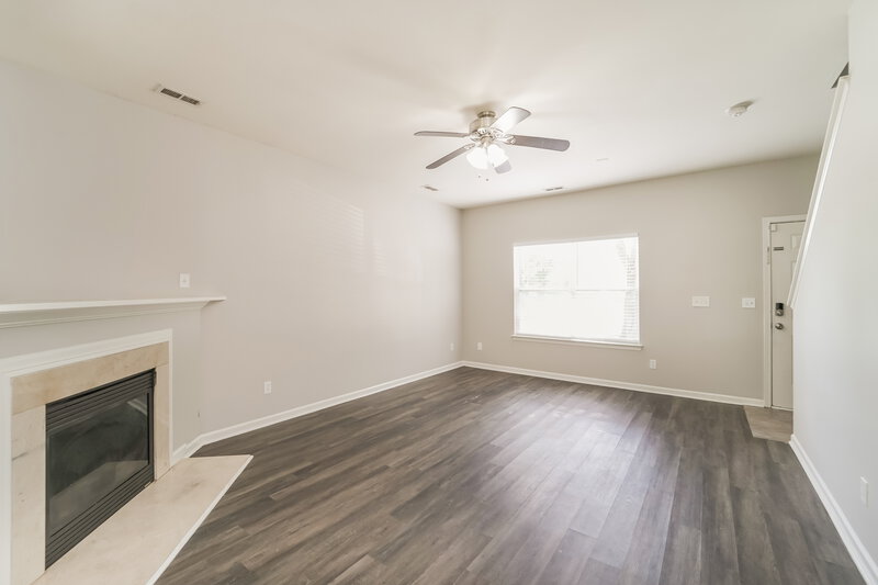 2,190/Mo, 4701 Potters Glen Rd Charlotte, NC 28269 Living Room View