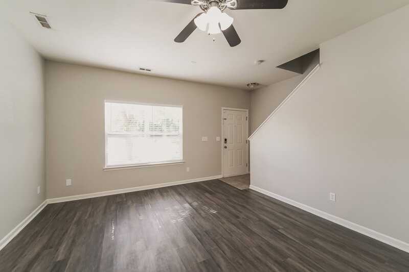 2,190/Mo, 4701 Potters Glen Rd Charlotte, NC 28269 Living Room View 2