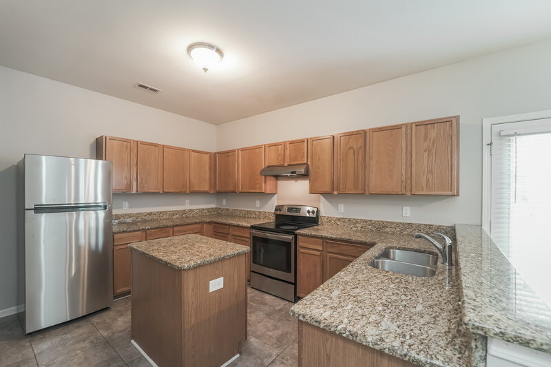 2,190/Mo, 4701 Potters Glen Rd Charlotte, NC 28269 Kitchen View 2