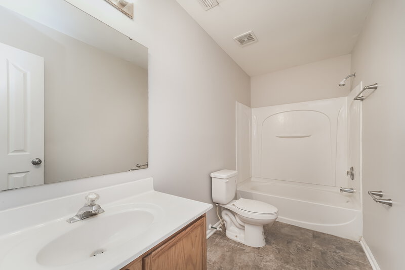 2,190/Mo, 4701 Potters Glen Rd Charlotte, NC 28269 Bathroom View