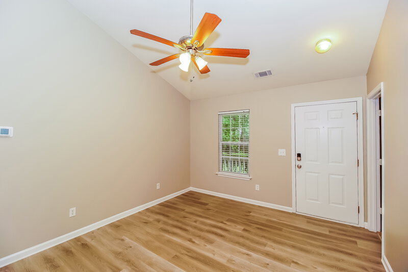 1,905/Mo, 3531 Lake Rd Charlotte, NC 28269 Living Room View