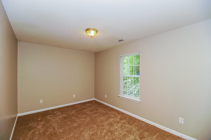 1,905/Mo, 3531 Lake Rd Charlotte, NC 28269 Living Room View 2
