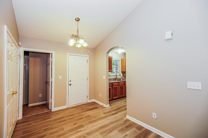 1,905/Mo, 3531 Lake Rd Charlotte, NC 28269 Dining Room View