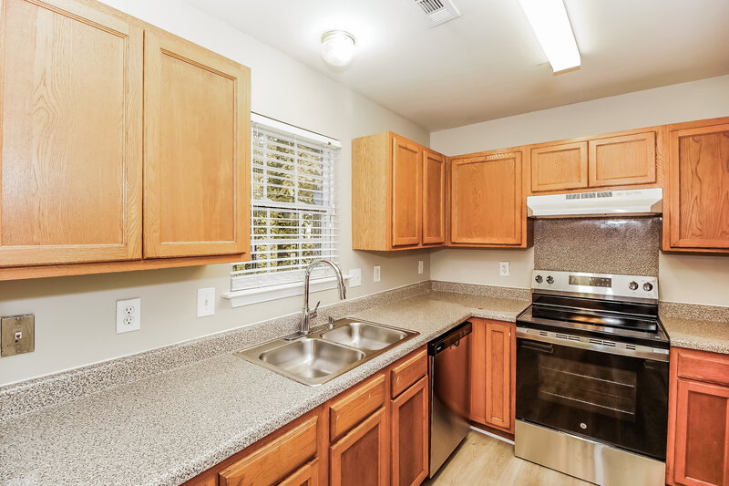 1,905/Mo, 3531 Lake Rd Charlotte, NC 28269 Kitchen View