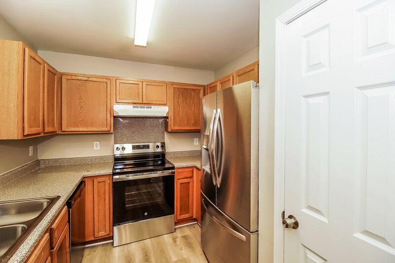 1,905/Mo, 3531 Lake Rd Charlotte, NC 28269 Kitchen View 2