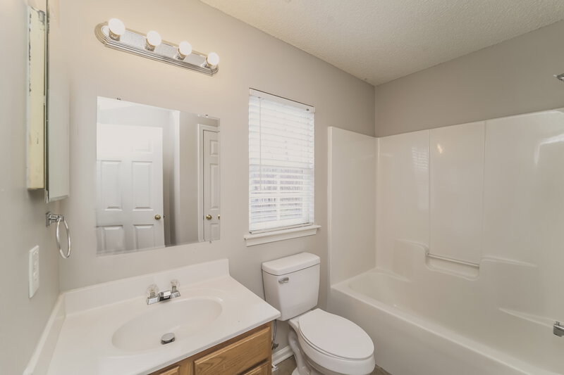 1,765/Mo, 5128 Deerton Rd Charlotte, NC 28269 Main Bathroom View