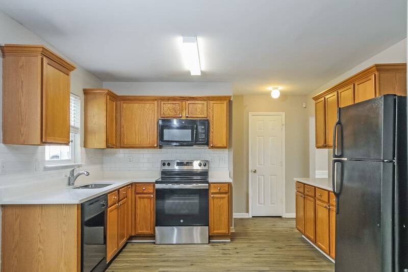 2,090/Mo, 10621 Mountain Springs Dr Charlotte, NC 28278 Kitchen View