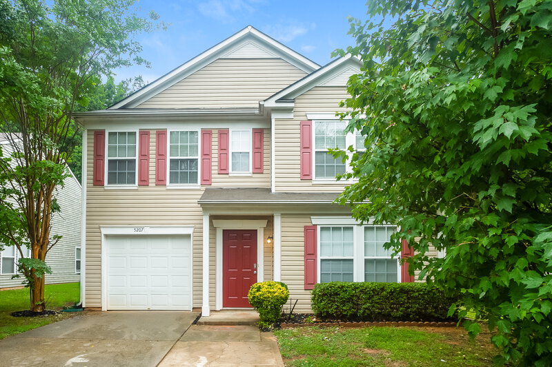 2,175/Mo, 5207 Vanhoy Ln Charlotte, NC 28269 Front View
