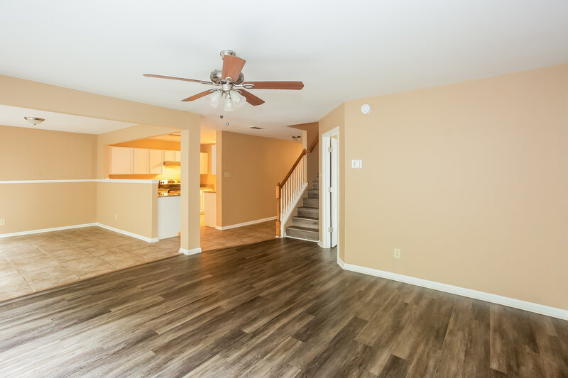 2,175/Mo, 5207 Vanhoy Ln Charlotte, NC 28269 Living Room View