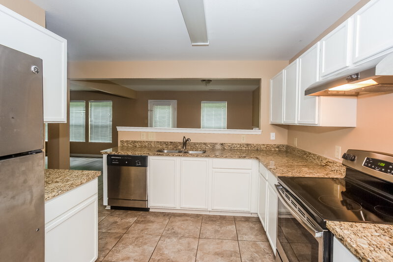 2,175/Mo, 5207 Vanhoy Ln Charlotte, NC 28269 Kitchen View