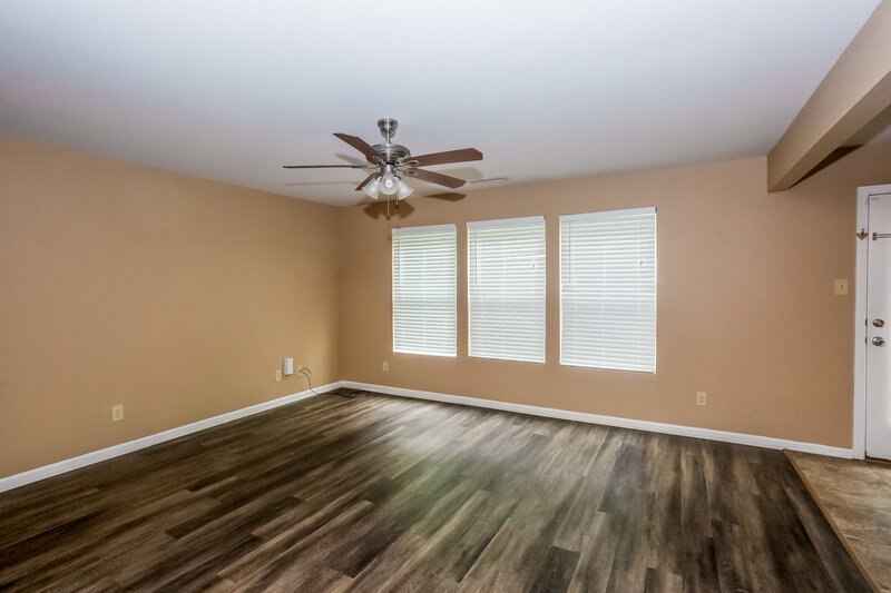 2,175/Mo, 5207 Vanhoy Ln Charlotte, NC 28269 Main Bedroom View 2