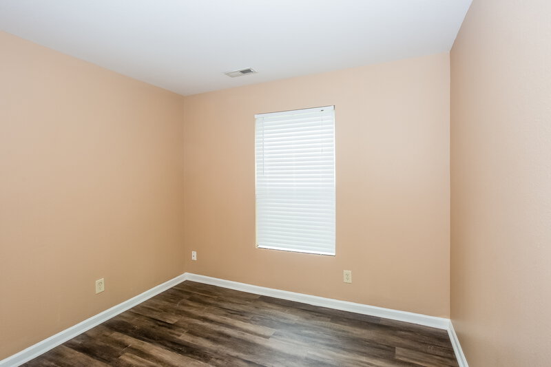 2,175/Mo, 5207 Vanhoy Ln Charlotte, NC 28269 Main Bedroom View 3